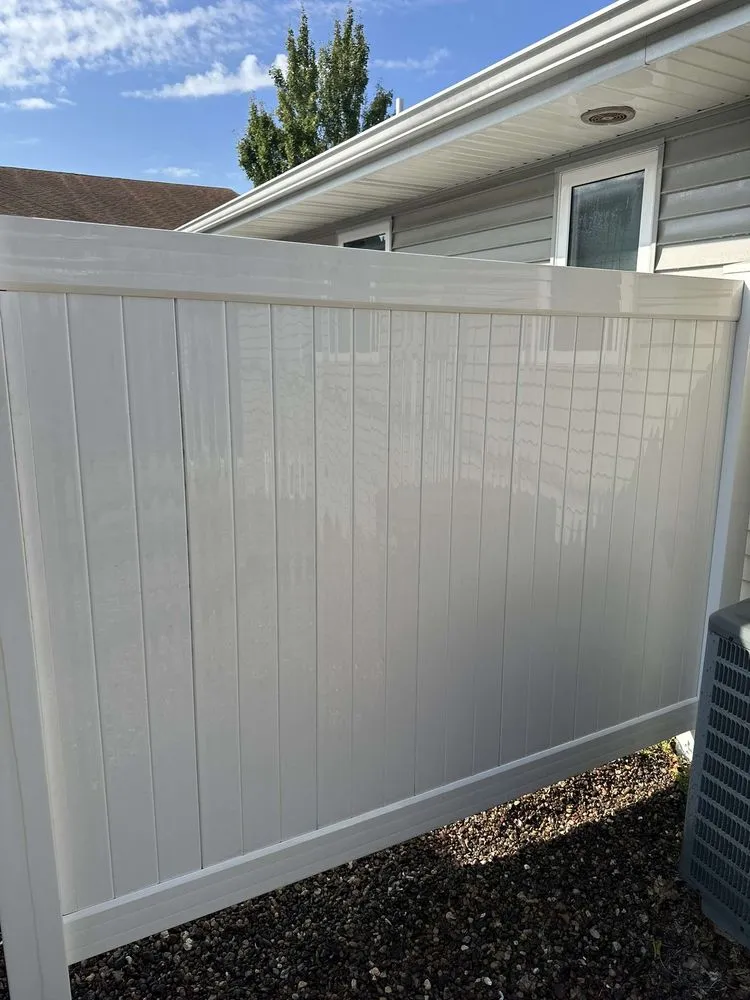 Professional yard maintenance in Zwingle, IA by Complete clean and outdoor services