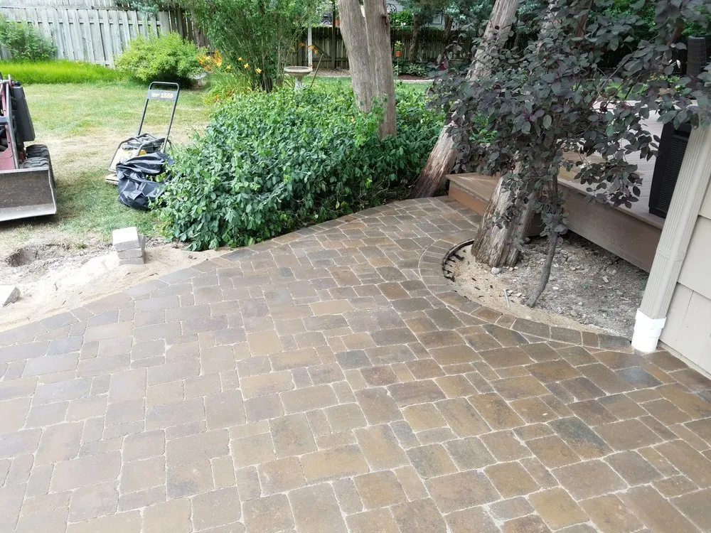 Reliable yard maintenance in Kansas City, MO - Complete Hardscapes