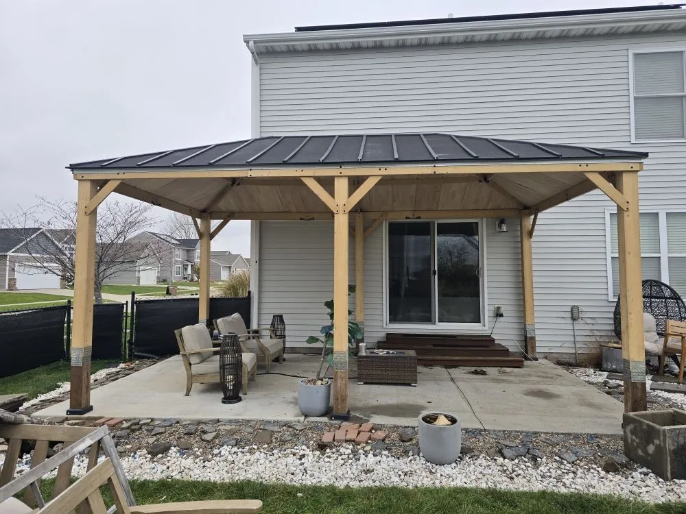 Top-rated landscaping services experts serving Des Moines, IA - Complete Homecare Solutions