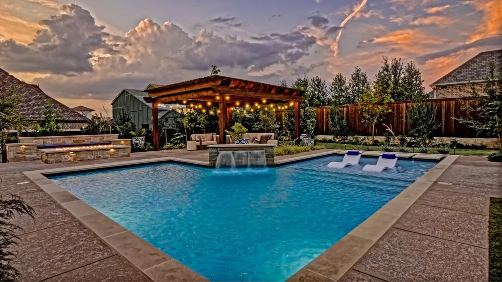 Expert yard maintenance for homes in Dallas, TX by Complete Landsculpture