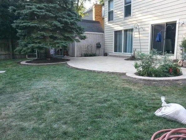 Affordable garden landscaping in Palatine, IL by Complete Lawn And Snow Services