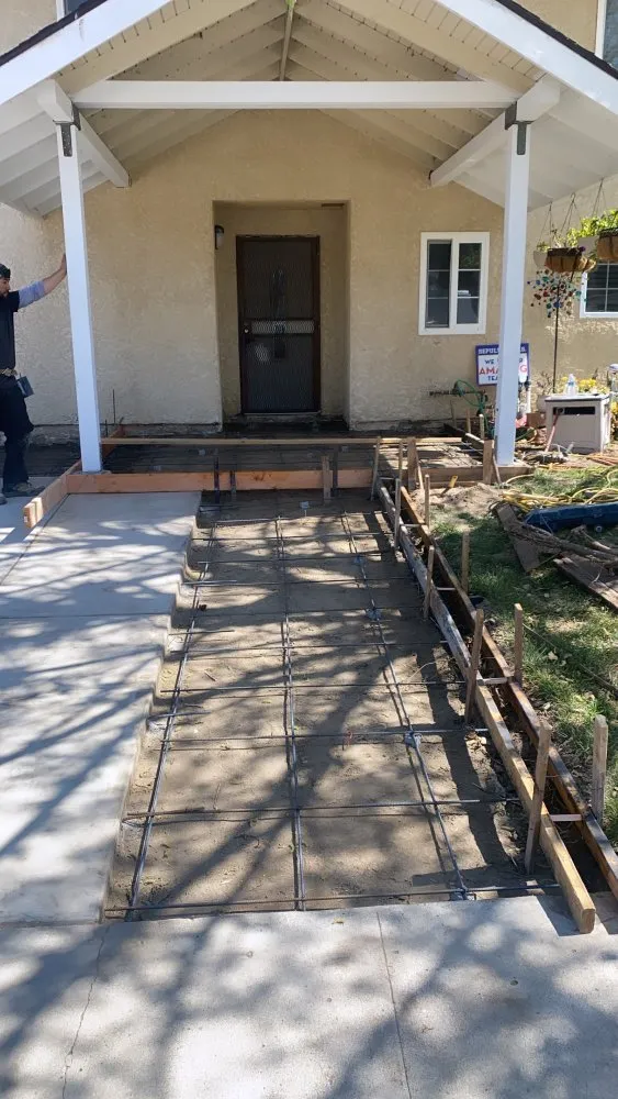 Trusted lawn mowing service experts serving Simi Valley, CA - Complete Leif Construction