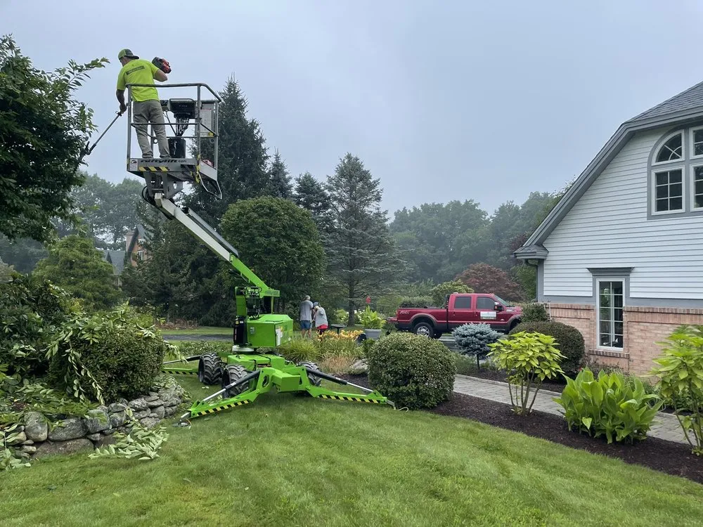 Local landscaping services experts serving New Hartford, CT - Complete Property Service