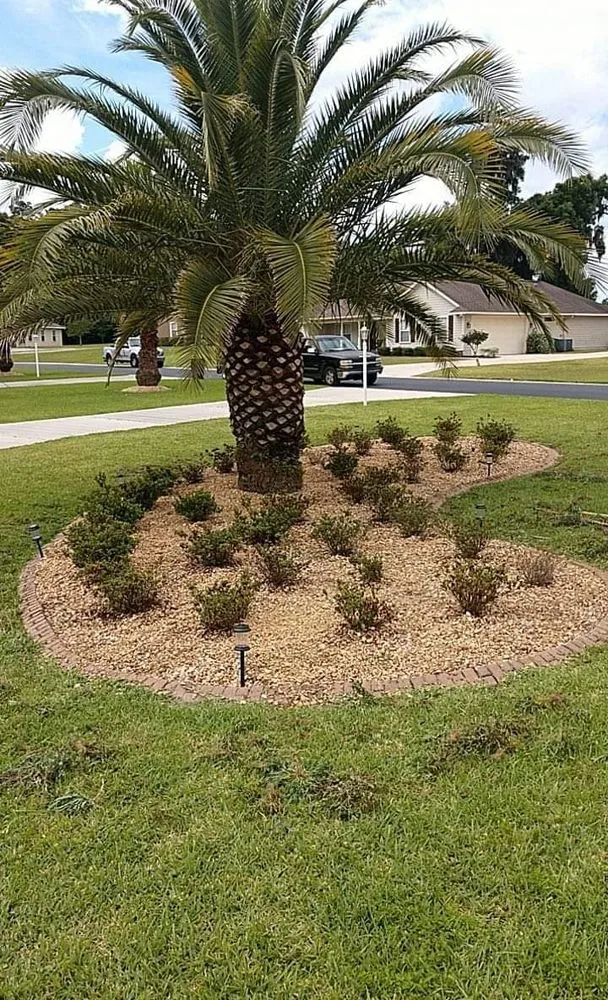 Professional lawn mowing service experts serving Bronson, FL - Comstock Landscaping Yard Maintenance & Nursery