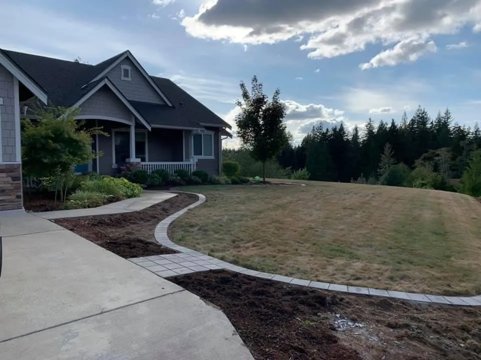 Reliable yard cleanup service for year-round maintenance across Monroe, WA - Con Amor Landscaping