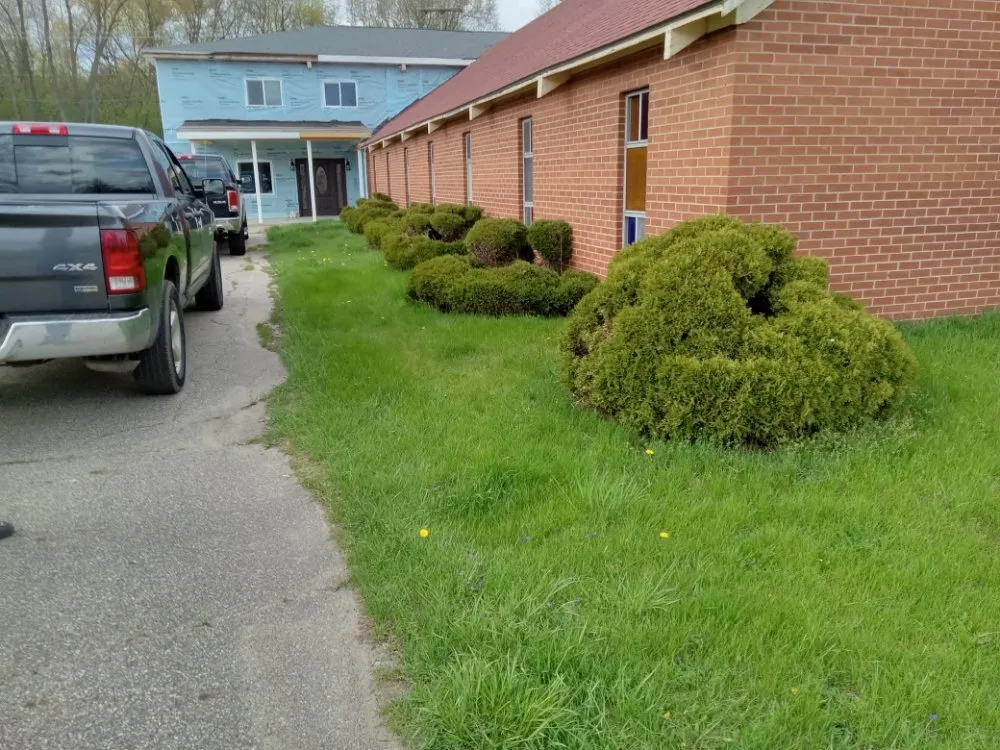 Expert garden landscaping in Battle Creek, MI by Conant & Family Lawn Care & Landscaping