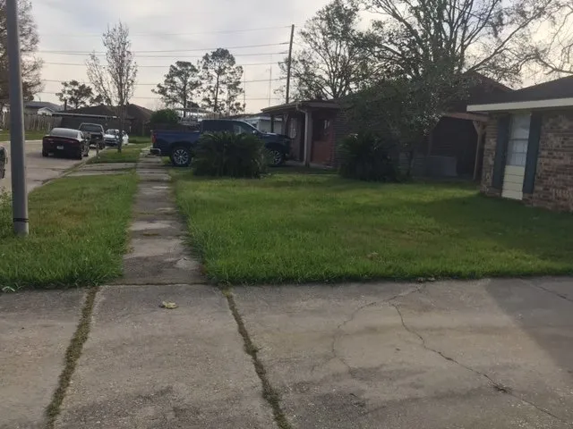 Affordable landscaping services experts serving New Orleans, LA - Conaway and Daniel's Reliable Lawn Care Services