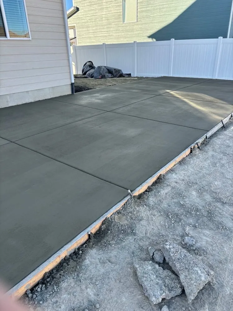 Professional yard maintenance experts serving Eagle Mountain, UT - Concrete and green