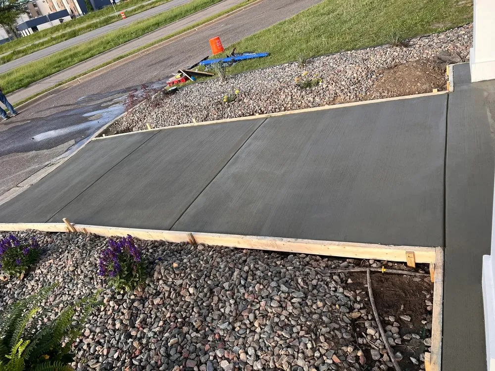Professional residential landscaping with custom design in Rosemount, MN by Concrete Apparatus