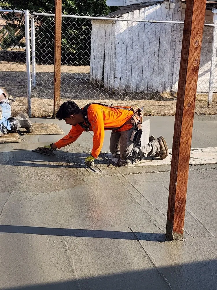 Professional lawn care service in Pomona, CA - Concrete by Leo and Javier