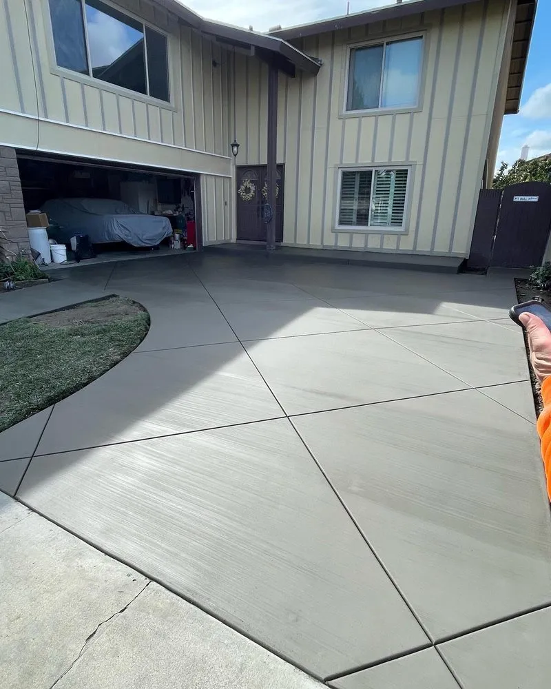 Expert garden landscaping experts serving Pomona, CA - Concrete by Leo and Javier