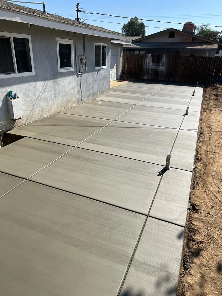 Local yard cleanup service in Bakersfield, CA by Concrete Landscape MM