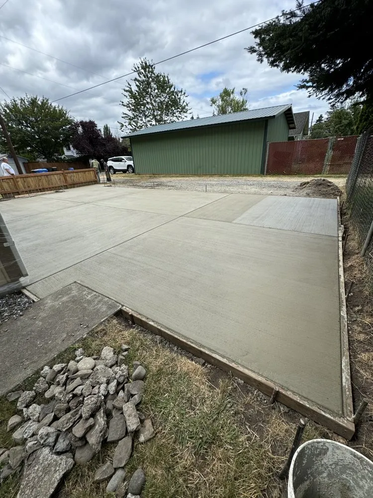 Reliable yard cleanup service experts serving Centralia, WA - Concrete Masters