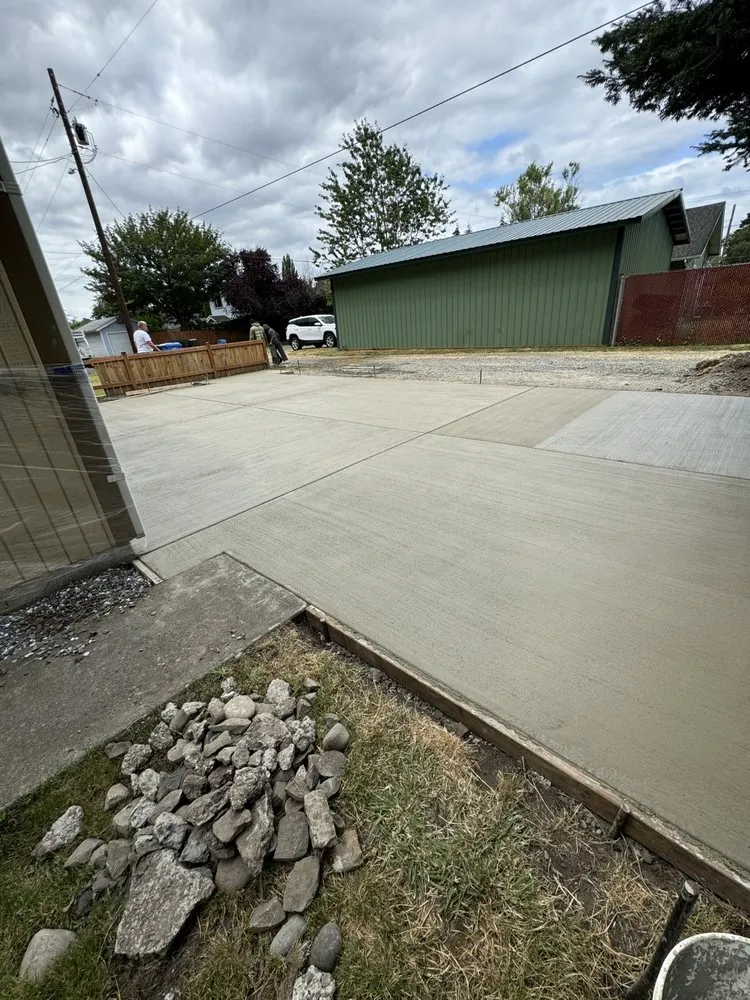 Custom landscape installation experts serving Centralia, WA - Concrete Masters