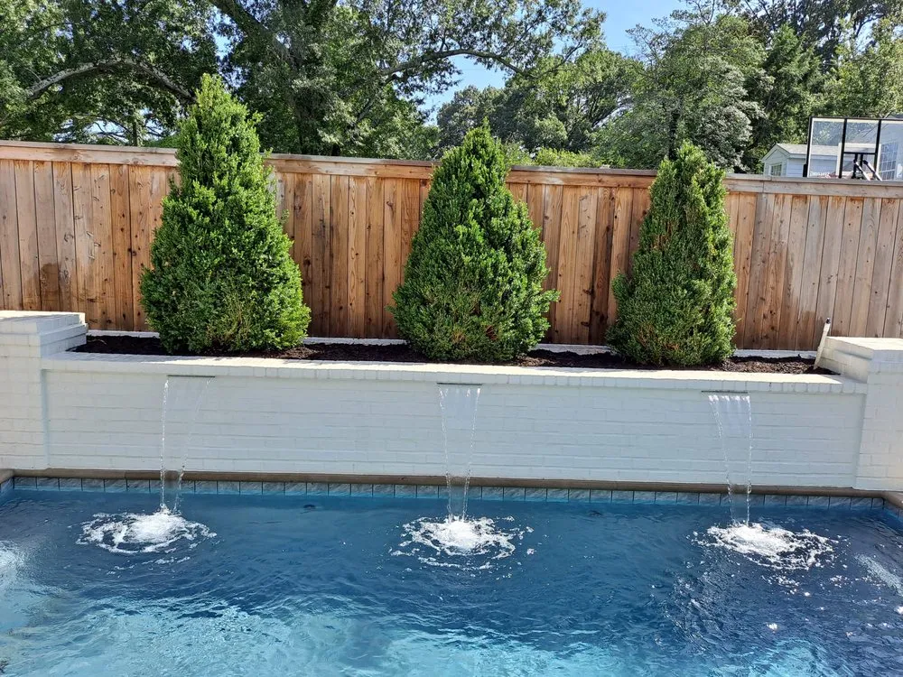 Affordable yard maintenance for homes in Memphis, TN by Concreto Y Landscaping Gonzalez