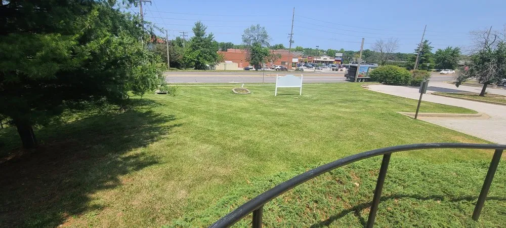 Affordable lawn care service experts serving Florissant, MO - Confident Lawn And Landscaping