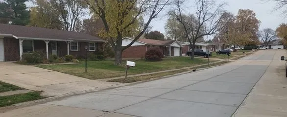 Top-rated lawn mowing service in Florissant, MO - Confident Lawn And Landscaping