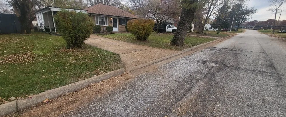 Local lawn care service experts serving Florissant, MO - Confident Lawn And Landscaping