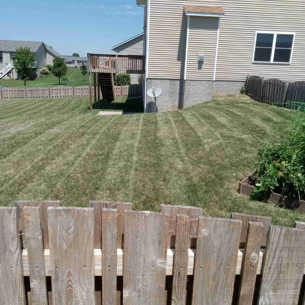 Expert lawn mowing service experts serving Davenport, IA - Connected Circle Lawn