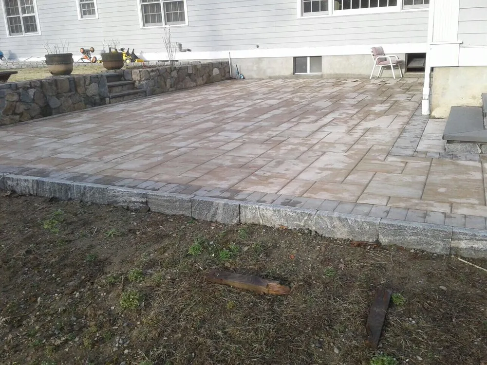 Top-rated lawn care service in Norwalk, CT by Connecticut Lawncare & Services