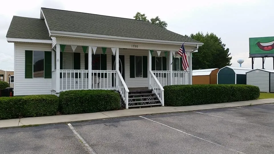 Affordable yard maintenance for beautiful yards across Myrtle Beach, SC - Conner's Lawn Care