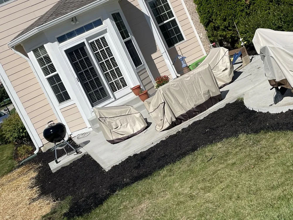 Trusted yard maintenance in Indianápolis, IN by Construction and Landscape