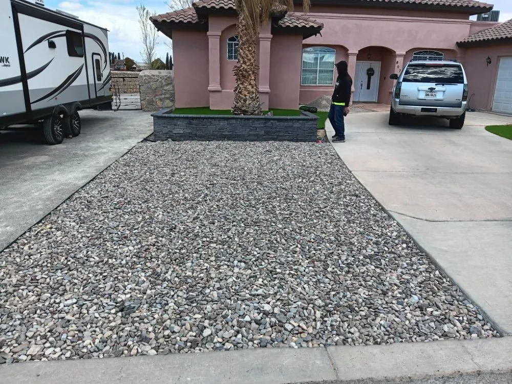 Top-rated yard maintenance in Socorro, TX by Construction Hernandez