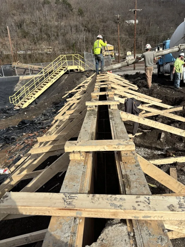 Reliable yard cleanup service experts serving Grundy, VA - Construction One