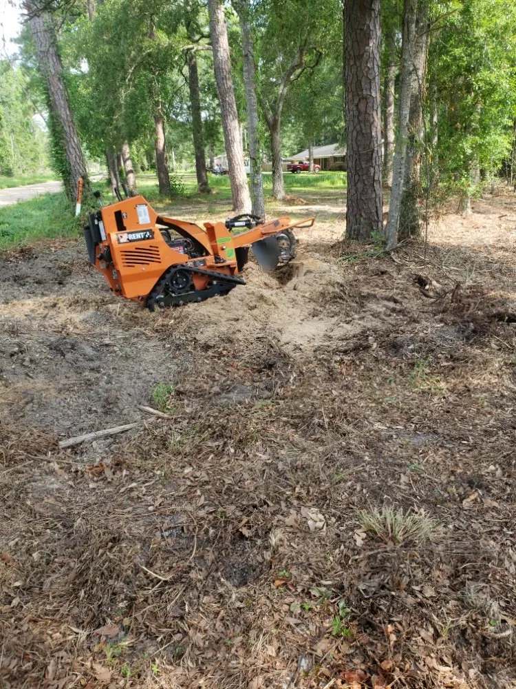 Top-rated lawn mowing service in Saint Francisville, LA by Construction Outfitters