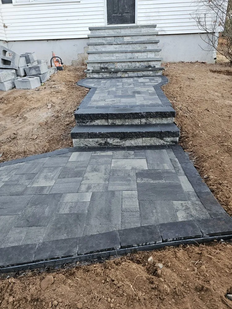 Professional lawn mowing service in Hartford, CT - Construlopez Landscaping & Masonry