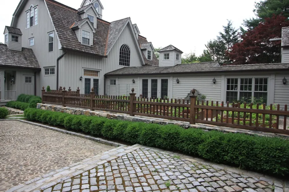Top-rated yard maintenance in Greenwich, CT by Conte & Conte