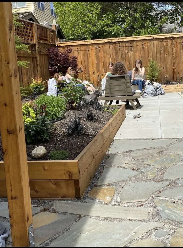 Top-rated yard cleanup service in Seattle, WA by Contemporary Homestead