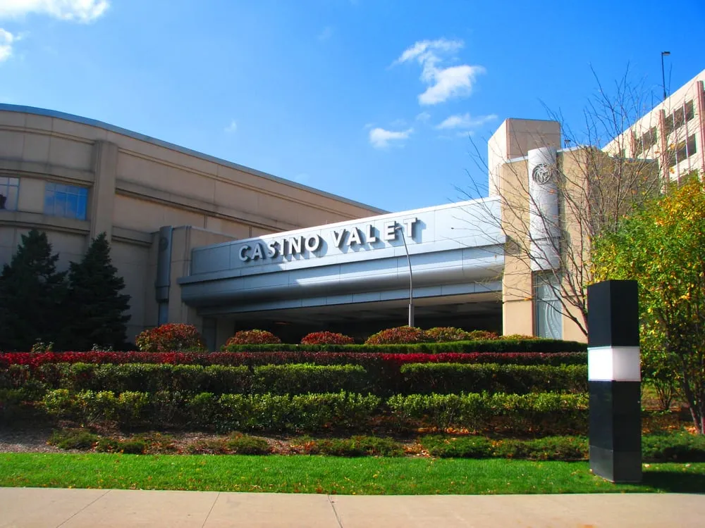 Professional lawn care service with custom design across Southfield, MI - Continuum Services