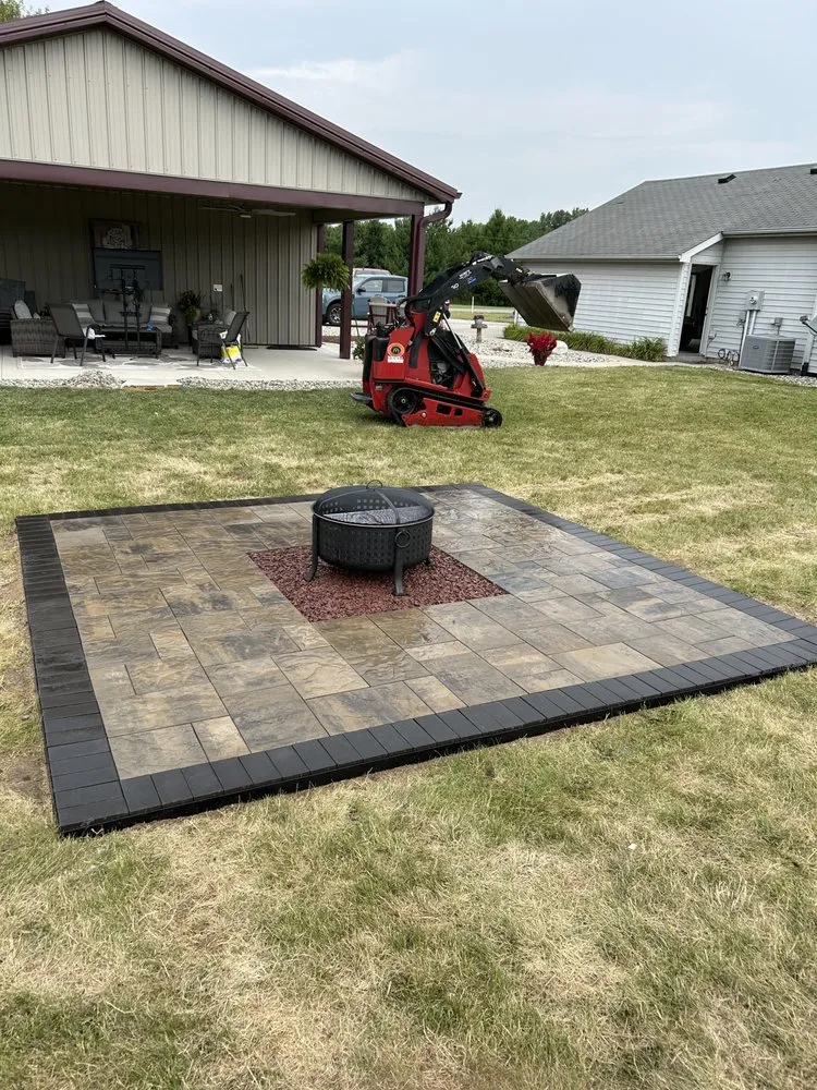 Custom residential landscaping for year-round maintenance in Fort Wayne, IN by Contour Design