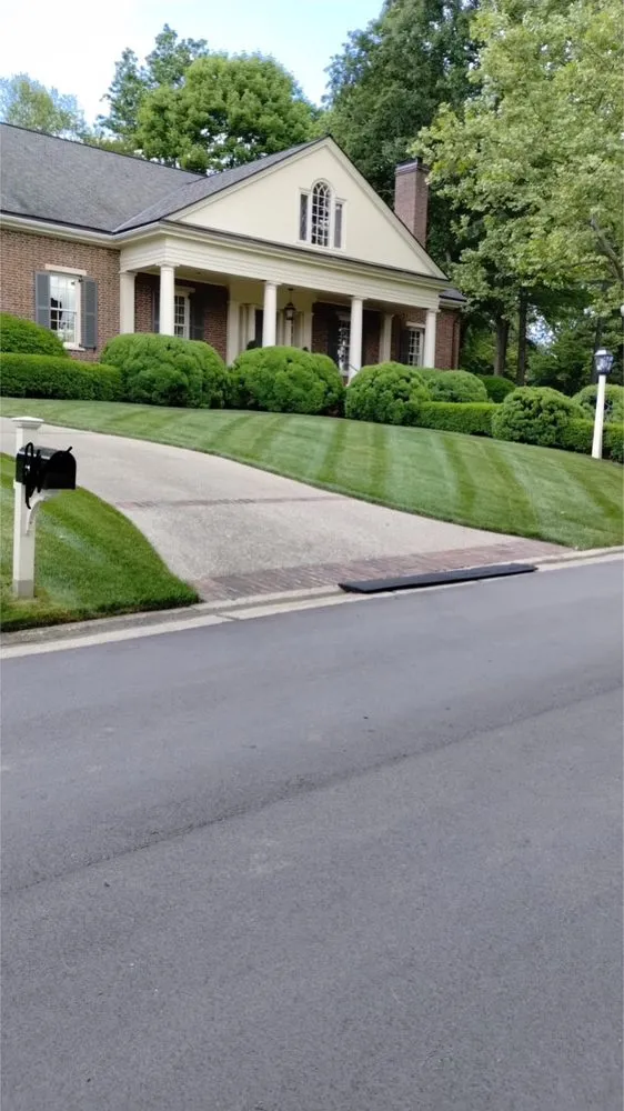 Expert lawn care service in Lexington, KY - Contreras Landscaping