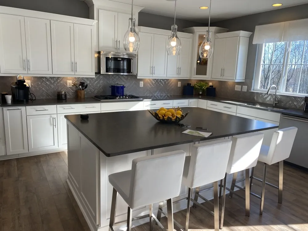 Custom lawn mowing service experts serving Dumfries, VA - Contreras Remodeling