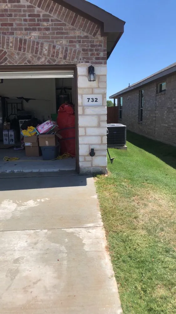 Custom outdoor landscaping in Fort Worth, TX by Contreras Stone