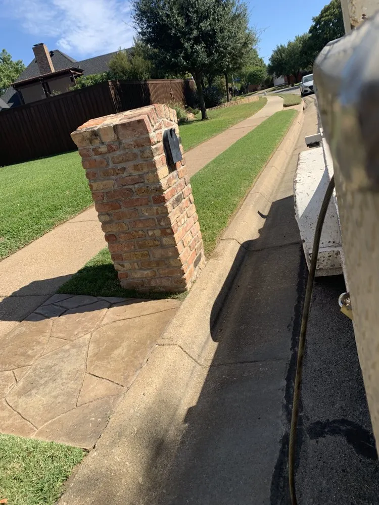 Reliable yard maintenance for year-round maintenance in Fort Worth, TX by Contreras Stone