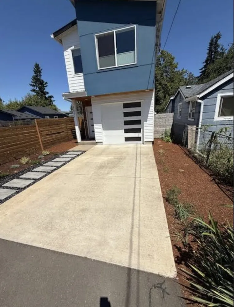 Expert garden landscaping experts serving Aurora, OR - Cony's Landscape Maintenance