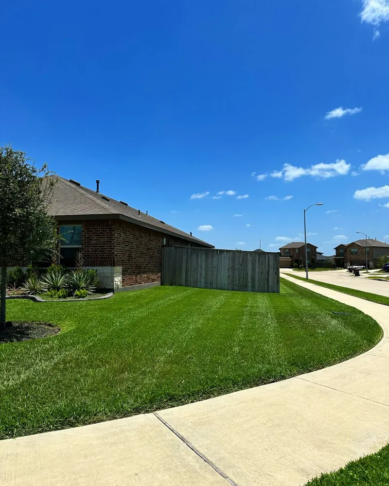 Expert residential landscaping in Katy, TX by Cook’s Cuts