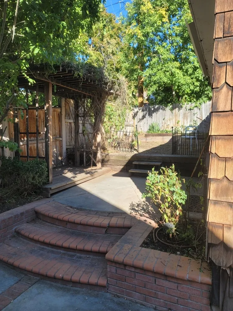 Top-rated garden landscaping in Salt Lake City, UT by Cool Clippings Lawn Care