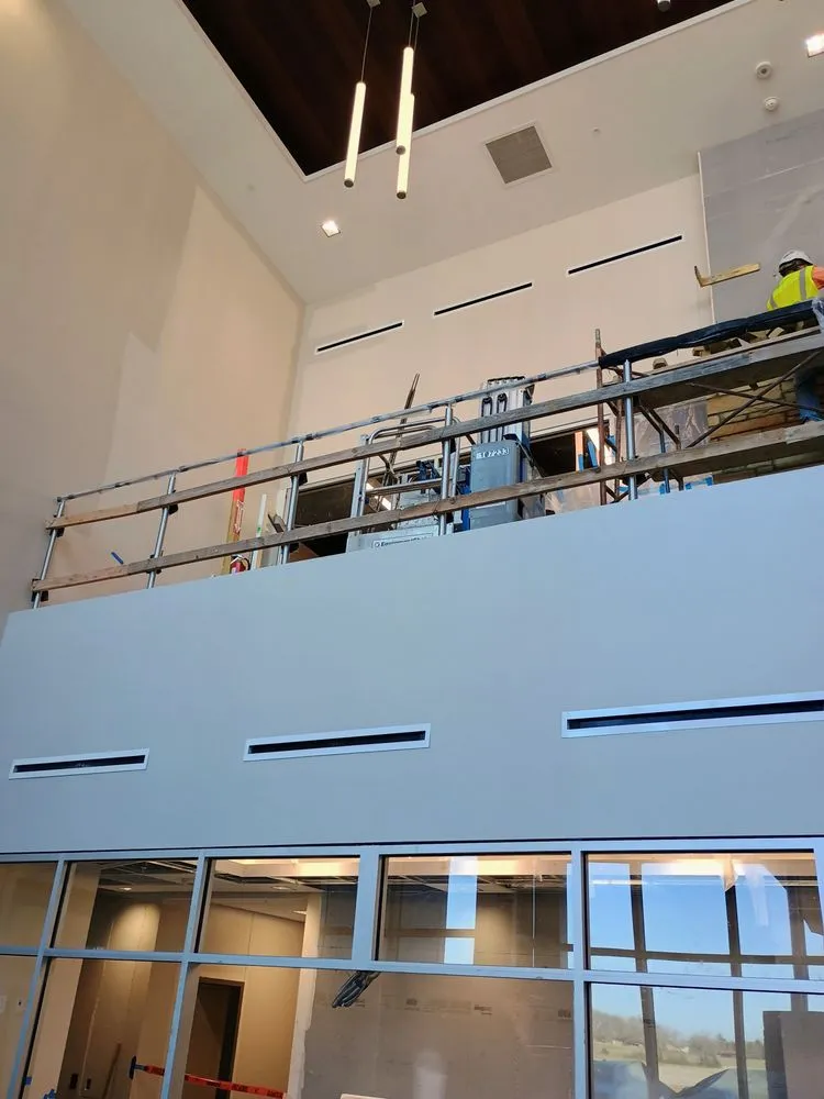 Top-rated yard maintenance in Paris, TX - Cooper Janitorial Service