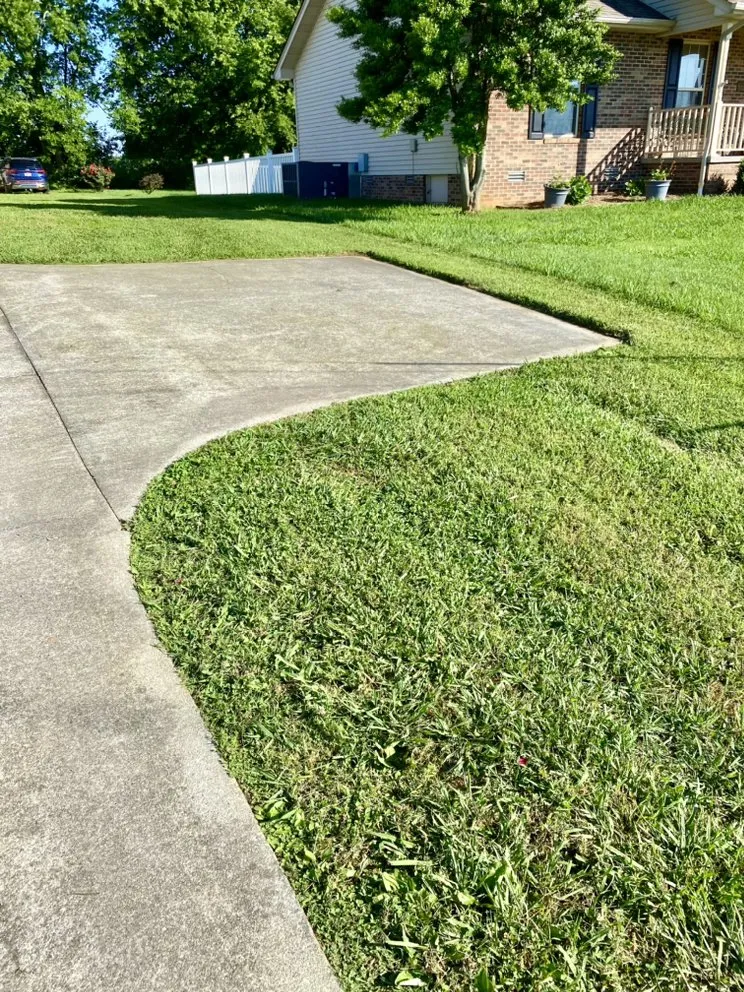 Local lawn care service experts serving Maryville, TN - Cooper Lawn Care