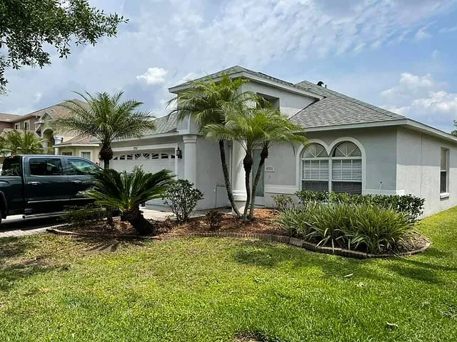 Top-rated residential landscaping with custom design in Plant City, FL by Cooper's Lawn & Landscaping