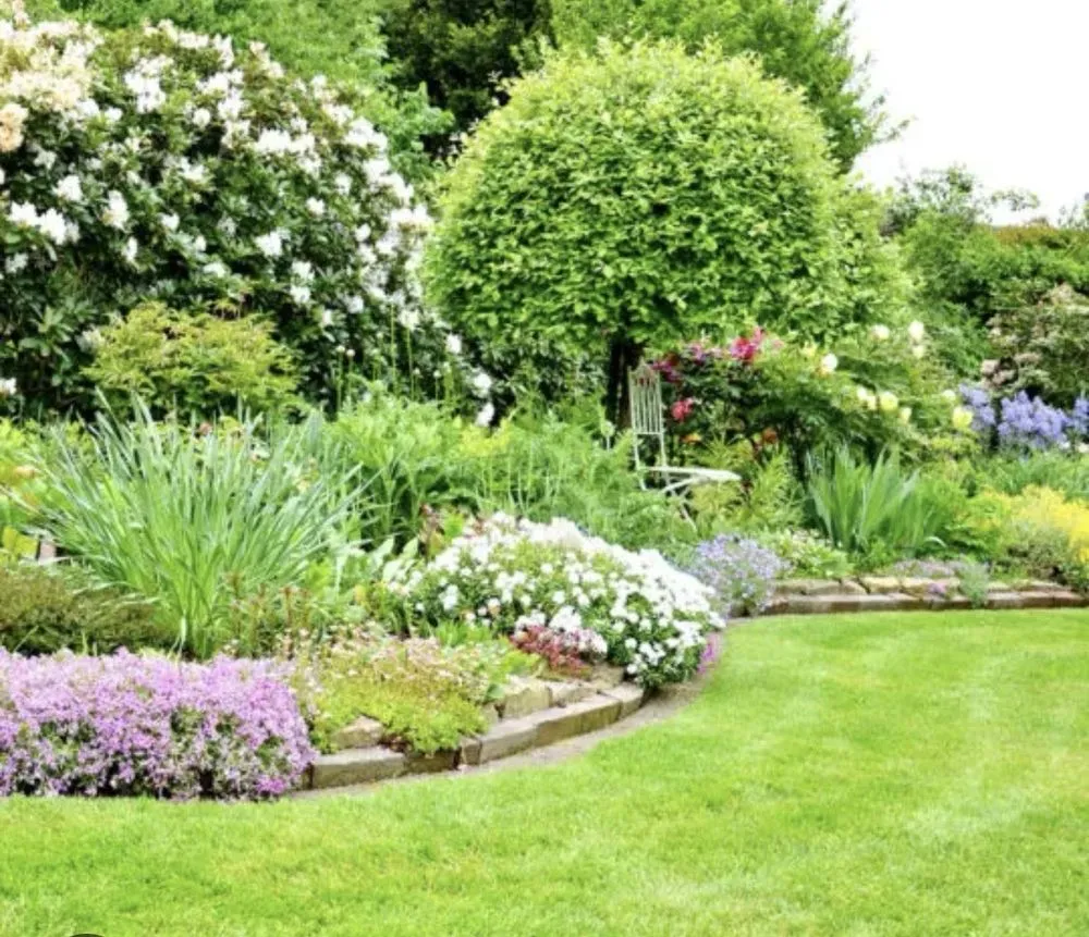 Top-rated yard cleanup service for beautiful yards in Cuyahoga Falls, OH by Coop's Par 3 Lawncare