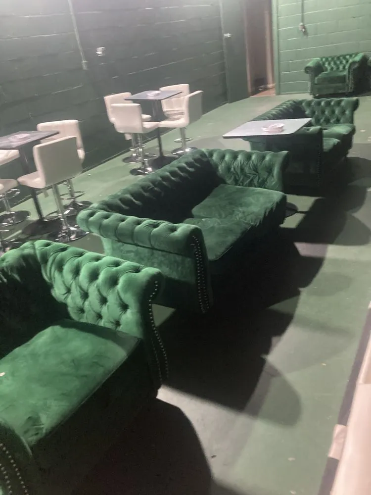 Custom yard cleanup service in Detroit, MI by Cordell Landscaping