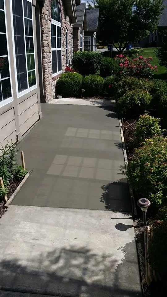 Top-rated lawn mowing service for beautiful yards across Nixa, MO - Core Concrete