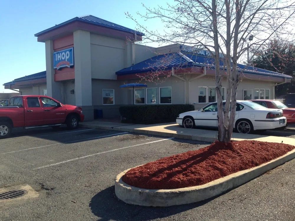 Reliable landscaping services for residential properties in Shreveport, LA by Cornelius Lawn & Landscaping