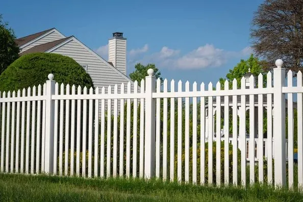 Top-rated yard maintenance with custom design in Bell, FL by Cornell Customs