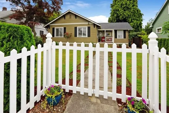 Expert residential landscaping in Bell, FL by Cornell Customs